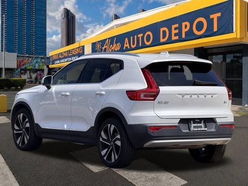 Used 2023 Volvo XC40 B4 Plus w/ Driver Assist Package FWD image 3