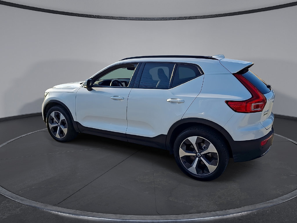 Certified 2025 Volvo XC40 B5 Plus AWD/4WD image 9