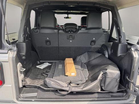 Used 2021 Jeep Wrangler Unlimited Rubicon AWD/4WD image 8