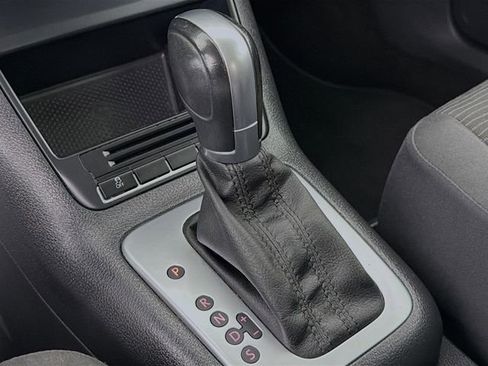 Used 2015 Volkswagen Tiguan S image 16