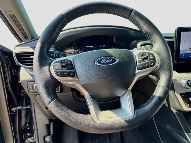 Used 2023 Ford Explorer XLT w/ Equipment Group 202A AWD/4WD image 17