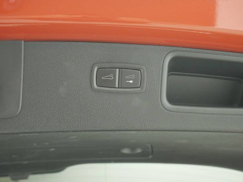 Certified 2023 Porsche Macan S AWD/4WD image 21