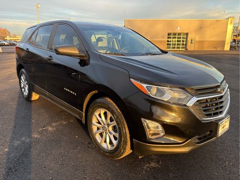 Used 2020 Chevrolet Equinox LS image 2