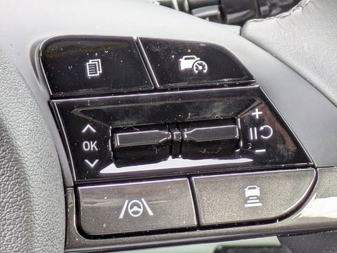 New 2025 Hyundai Elantra Limited FWD image 29