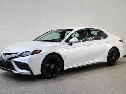 Used 2022 Toyota Camry XSE image 1