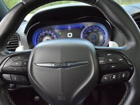 Used 2018 Chrysler 300 S w/ 300S Premium Group RWD image 15