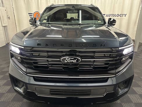 Used 2025 Ford Expedition Max Platinum w/ Stealth Performance Package AWD/4WD image 4