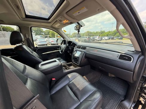 Used 2011 Chevrolet Avalanche LT w/ Luxury Package image 13