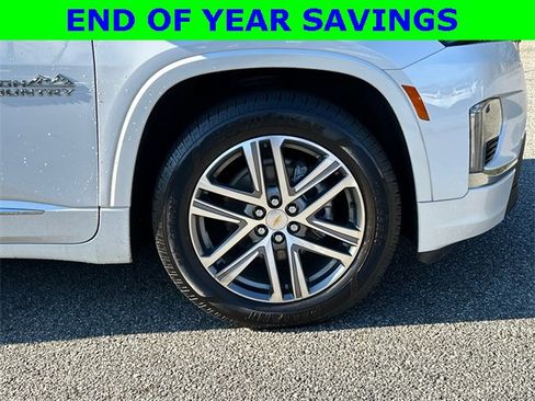 Used 2023 Chevrolet Traverse High Country image 12