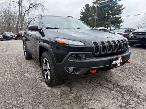 Used 2016 Jeep Cherokee Trailhawk w/ Cold Weather Group AWD/4WD image 3