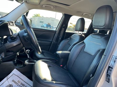 Used 2017 Jeep Renegade Trailhawk image 27