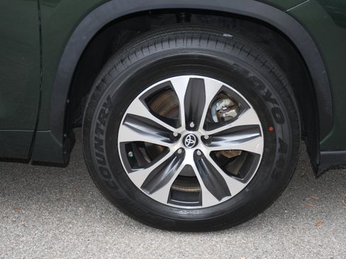 Used 2023 Toyota Highlander XLE image 23