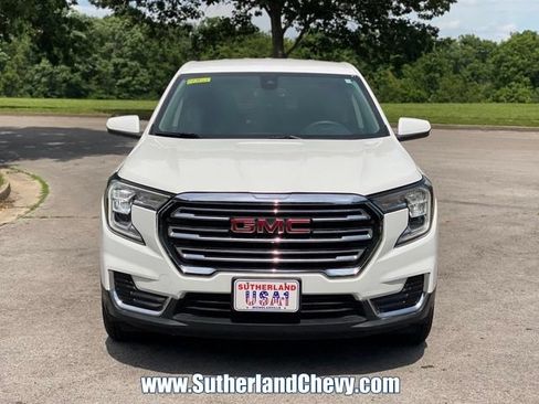 Used 2024 GMC Terrain SLE AWD/4WD image 2