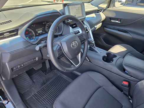 Used 2023 Toyota Venza LE AWD/4WD image 10