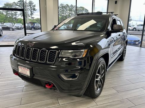 Used 2017 Jeep Grand Cherokee Trailhawk w/ Trailhawk Luxury Group AWD/4WD image 3