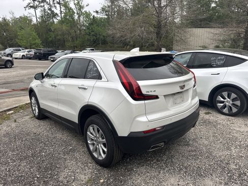 Used 2023 Cadillac XT4 Luxury w/ Cold Weather Package image 4