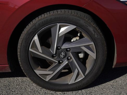 Used 2024 Hyundai Elantra Limited FWD image 4