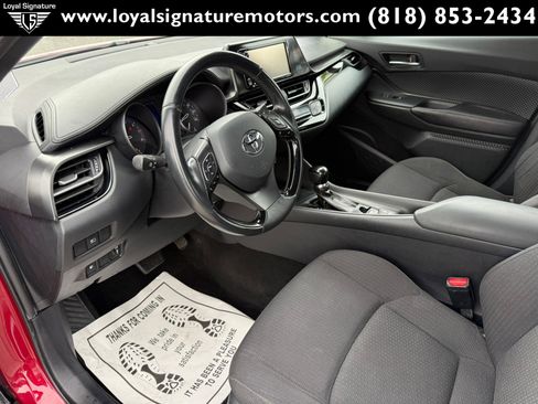 Used 2018 Toyota C-HR XLE FWD image 15