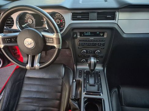 Used 2013 Ford Mustang Premium image 18