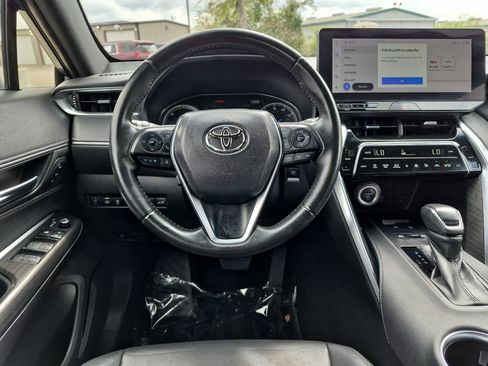 Used 2023 Toyota Venza XLE AWD/4WD image 13