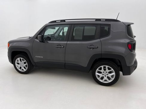 Used 2018 Jeep Renegade Latitude w/ Cold Weather Group image 10