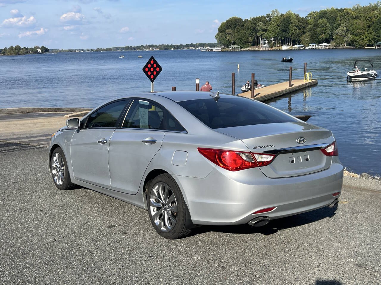 Used 2011 Hyundai Sonata SE FWD image 5