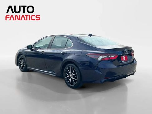 Used 2021 Toyota Camry SE FWD image 3