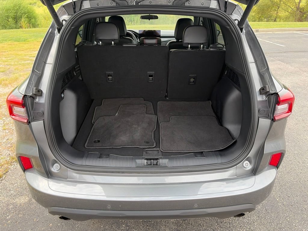 Certified 2024 Ford Escape ST-Line w/ Tech Pack #1 AWD/4WD image 6
