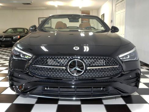 Used 2024 Mercedes-Benz CLE 450 4MATIC Cabriolet w/ Driver Assistance Package image 4
