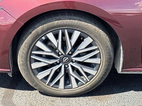 Used 2025 Nissan Altima 2.5 SV FWD image 26