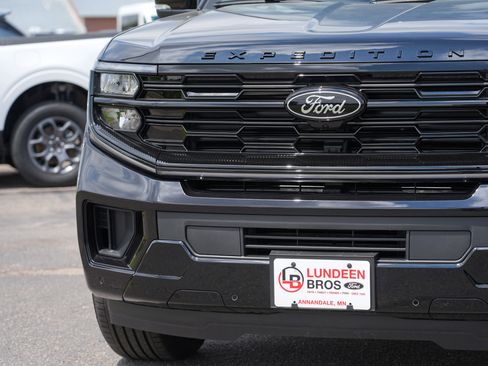 New 2026 Ford Expedition Platinum w/ Stealth Performance Package AWD/4WD image 11