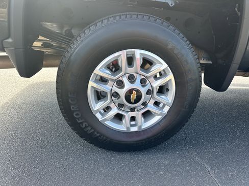 Used 2024 Chevrolet Silverado 2500 LT image 17