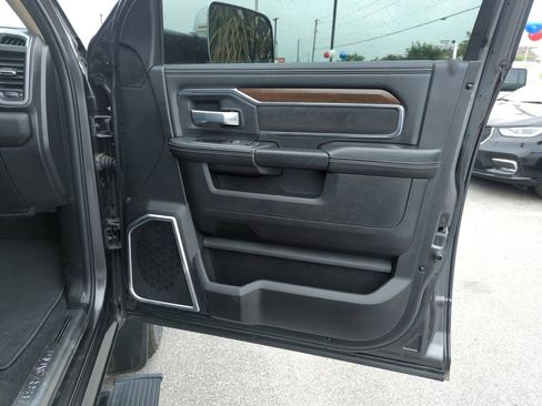 Used 2022 RAM 2500 Laramie AWD/4WD image 32