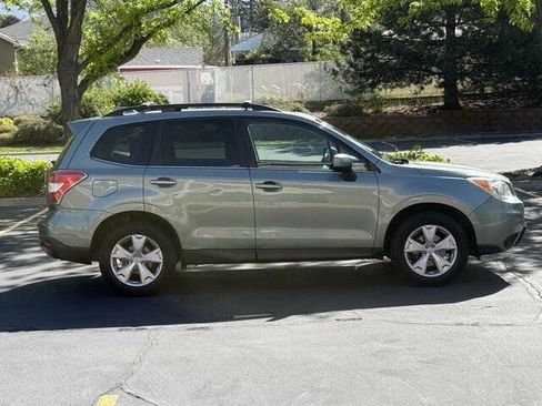 Used 2016 Subaru Forester 2.5i Limited AWD/4WD image 3