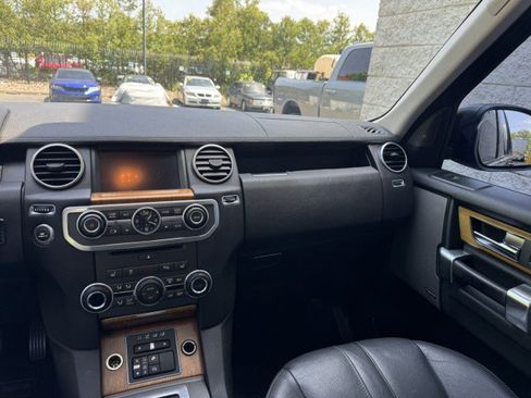 Used 2016 Land Rover LR4 HSE Silver Edition AWD/4WD image 37