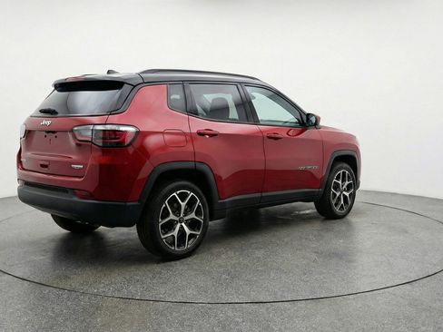 Used 2025 Jeep Compass Limited AWD/4WD image 9