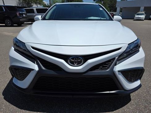 Used 2023 Toyota Camry SE FWD image 3
