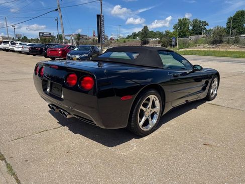 Used 2004 Chevrolet Corvette Convertible w/ Preferred Equipment Group RWD image 8