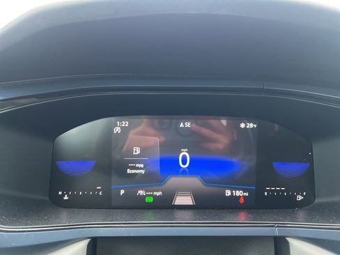 Used 2024 Volkswagen Taos SE image 12