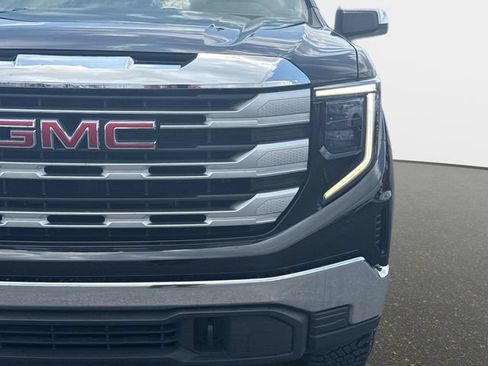 Used 2023 GMC Sierra 1500 SLE AWD/4WD image 9