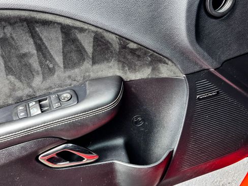 Used 2015 Dodge Challenger SRT Hellcat image 39