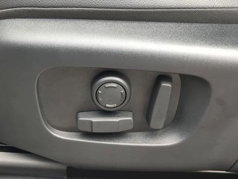 Certified 2025 Land Rover Range Rover Evoque Dynamic SE image 18