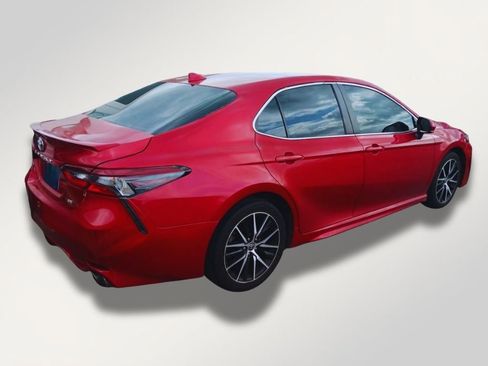 Used 2021 Toyota Camry SE image 4