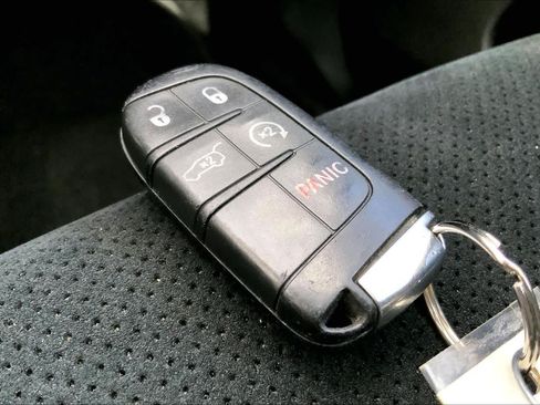 Used 2018 Jeep Grand Cherokee Altitude RWD image 13