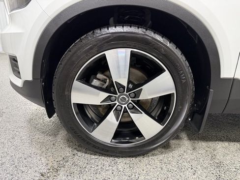 Used 2020 Volvo XC40 T5 Momentum w/ Premium Package image 29