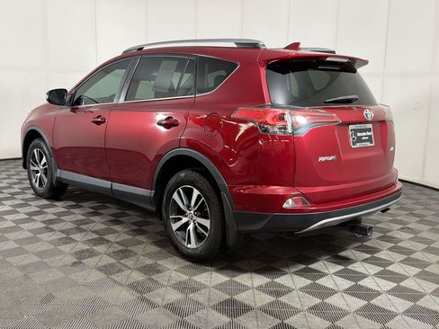 Used 2018 Toyota RAV4 XLE AWD/4WD image 3