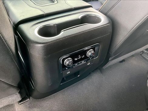 Used 2023 Chevrolet Suburban Premier image 10