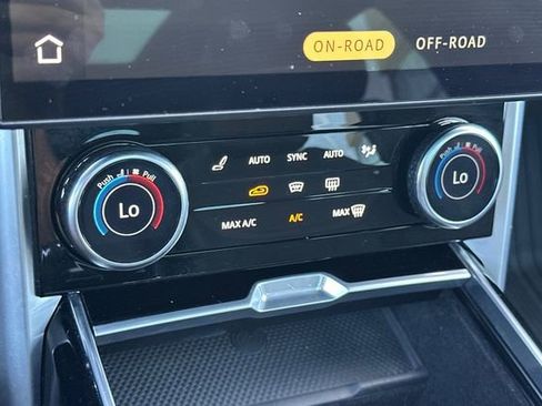 Certified 2023 Land Rover Range Rover SE image 19