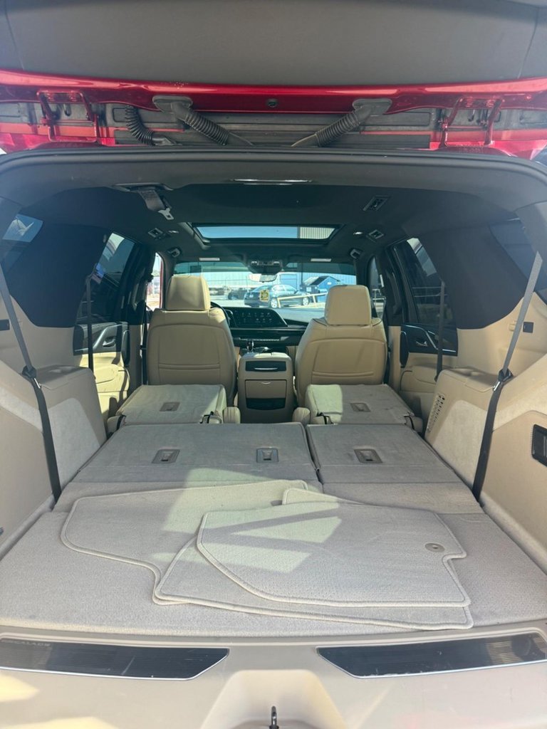 Used 2024 Cadillac Escalade Premium Luxury AWD/4WD image 29