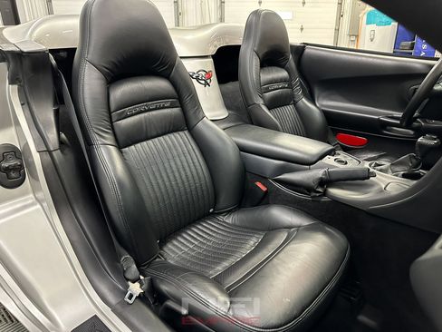 Used 2004 Chevrolet Corvette Convertible 2D w/ Preferred Equipment Group image 44